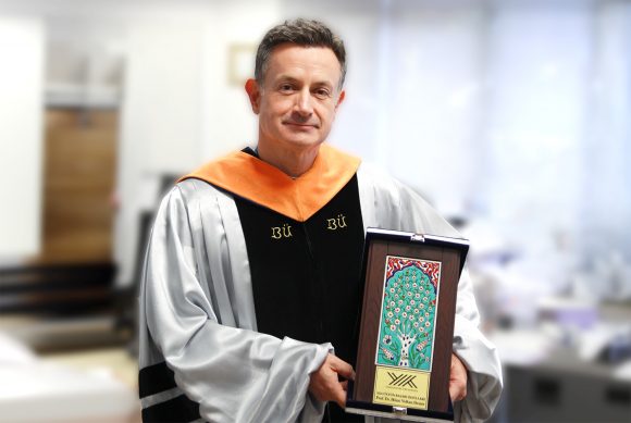 Prof. Hilmi Volkan Demir Receives YÖK Excellence Award